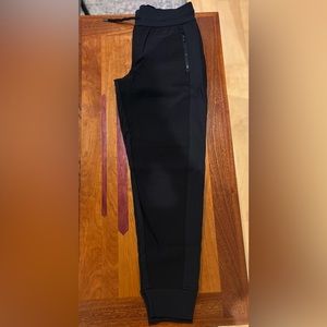 Athleta hybrid trek joggers. Women’s size 8.